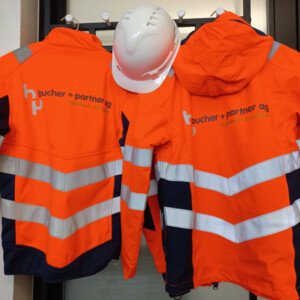 Neue Baustellenjacken mit unserem Logo – Für Sicherheit und Teamgeist!